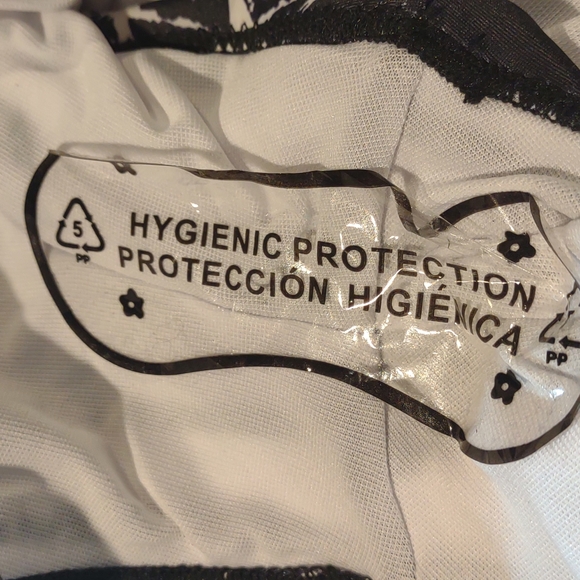 NWT 2 Piece Swimsuit by WENLY ZENG size L - Picture 7 of 9